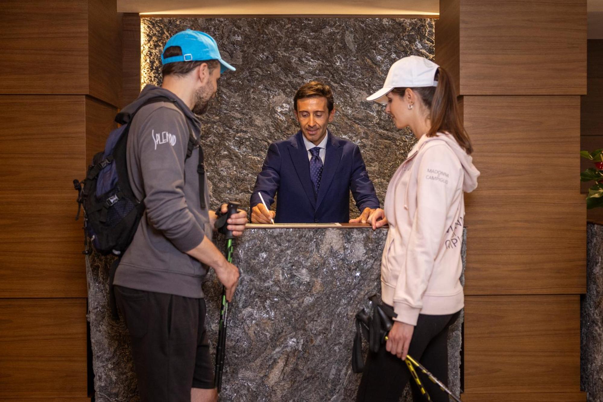 Hotel Splendid مادونا دي كامبيليو المظهر الخارجي الصورة